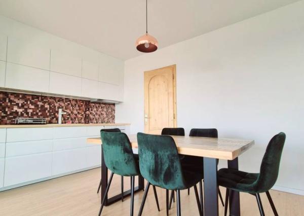 Na prenájom krásny veľký 3-izb. byt, 105 m², Červeňová ul. Staré Mesto