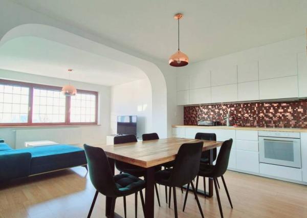 Na prenájom krásny veľký 3-izb. byt, 105 m², Červeňová ul. Staré Mesto