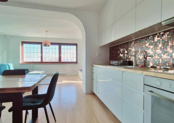 Na prenájom krásny veľký 3-izb. byt, 105 m², Červeňová ul. Staré Mesto