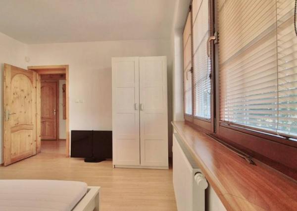 Na prenájom krásny veľký 3-izb. byt, 105 m², Červeňová ul. Staré Mesto