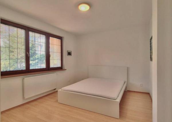 Na prenájom krásny veľký 3-izb. byt, 105 m², Červeňová ul. Staré Mesto