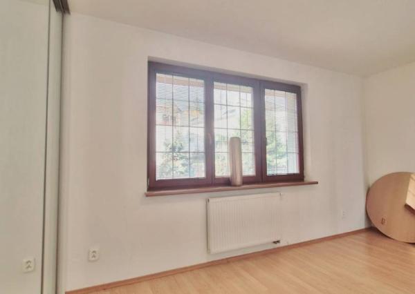 Na prenájom krásny veľký 3-izb. byt, 105 m², Červeňová ul. Staré Mesto