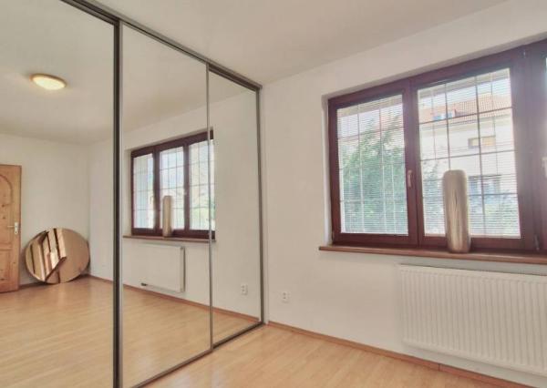 Na prenájom krásny veľký 3-izb. byt, 105 m², Červeňová ul. Staré Mesto