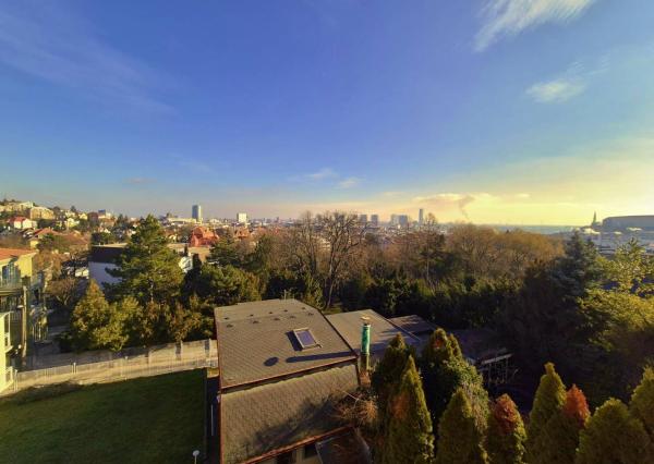 Na prenájom krásny veľký 3-izb. byt, 105 m², Červeňová ul. Staré Mesto