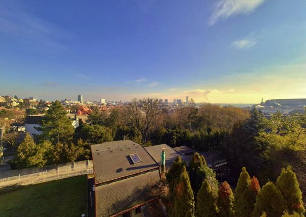 Na prenájom krásny veľký 3-izb. byt, 105 m², Červeňová ul. Staré Mesto