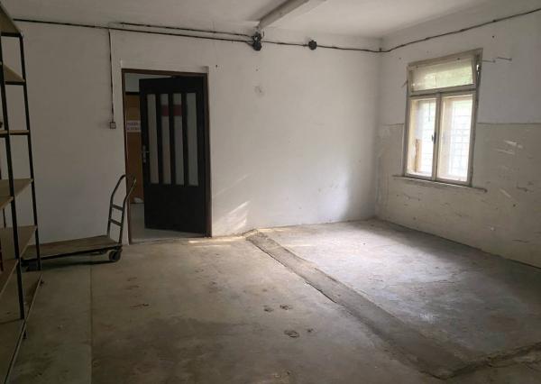 Komerčná budova - Ilava - centrum mesta