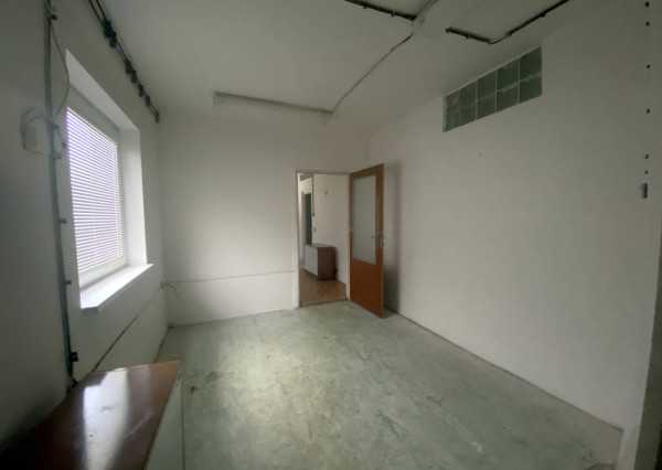 Komerčná budova - Ilava - centrum mesta