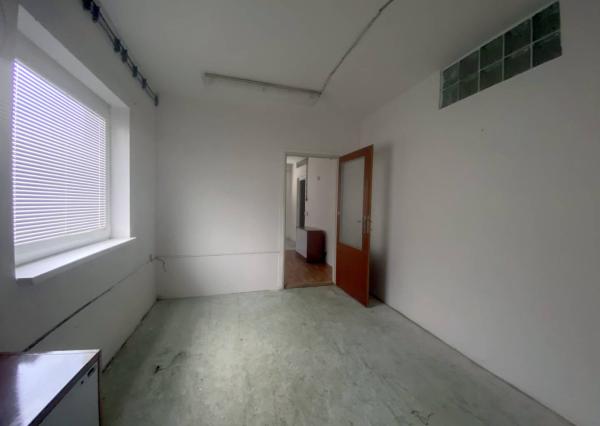 Komerčná budova - Ilava - centrum mesta