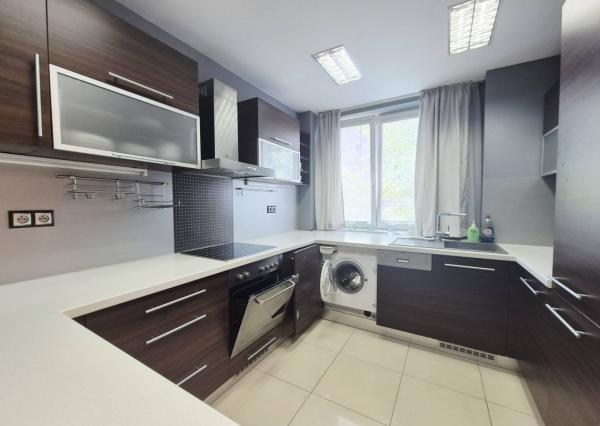 Na prenájom 3-izbový byt s balkónom, 97 m², Tallerova ul., Staré Mesto