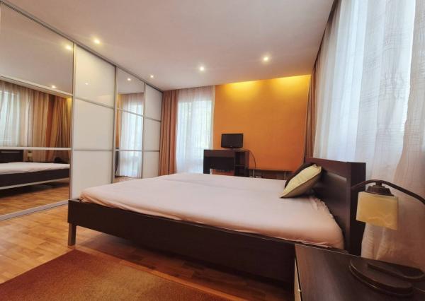 Na prenájom 3-izbový byt s balkónom, 97 m², Tallerova ul., Staré Mesto