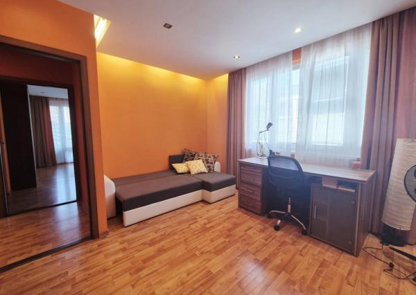 Na prenájom 3-izbový byt s balkónom, 97 m², Tallerova ul., Staré Mesto