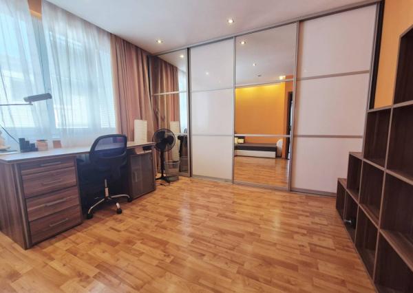 Na prenájom 3-izbový byt s balkónom, 97 m², Tallerova ul., Staré Mesto