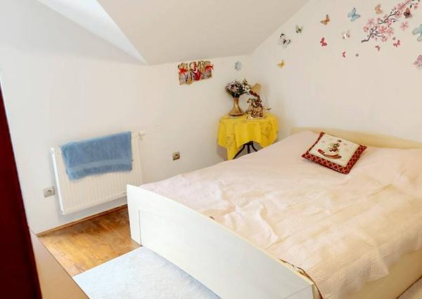 Prenájom 5-izbového rodinného domu s garážou, Moravany nad Váhom