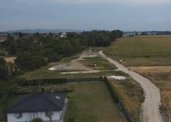 *REZERVOVANÉ* STAVEBNÝ POZEMOK 436 M² BOROVCE /VODA, ELEKTRINA, KANAL.