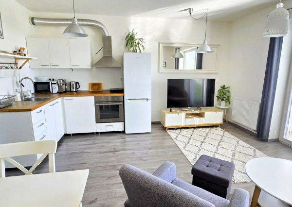 PREDANÉ Štýlový slnečný 2 izb byt v Novostavbe, terasa, balkón