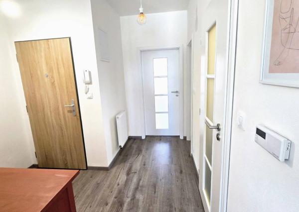 PREDANÉ Štýlový slnečný 2 izb byt v Novostavbe, terasa, balkón