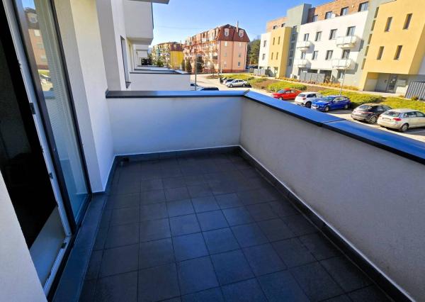 PREDANÉ Štýlový slnečný 2 izb byt v Novostavbe, terasa, balkón