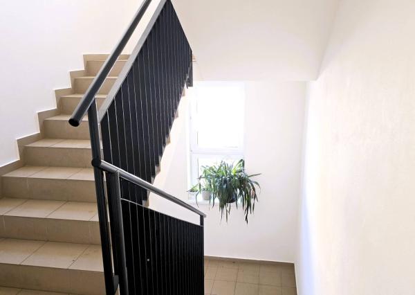 PREDANÉ Štýlový slnečný 2 izb byt v Novostavbe, terasa, balkón