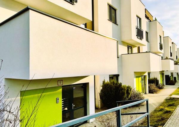 PREDANÉ Štýlový slnečný 2 izb byt v Novostavbe, terasa, balkón