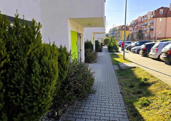 PREDANÉ Štýlový slnečný 2 izb byt v Novostavbe, terasa, balkón