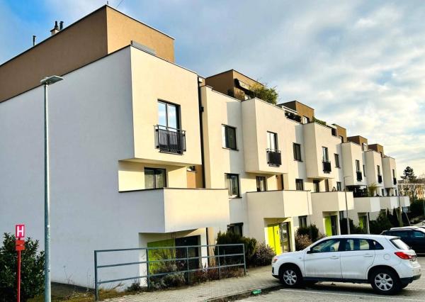 PREDANÉ Štýlový slnečný 2 izb byt v Novostavbe, terasa, balkón