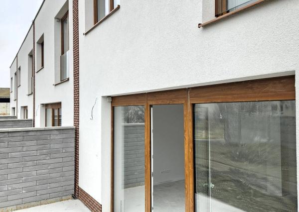 4 IZB. NOVOSTAVBA  RODINNÝ DOM S POZEMKOM 233 M2, NOVÁ DEDINKA