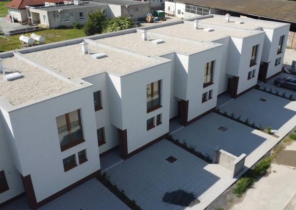 *SKOLAUDOVANÉ* 4 IZB. NOVOSTAVBA  RODINNÝ DOM, NOVÁ DEDINKA