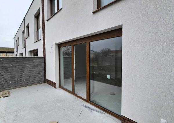 *SKOLAUDOVANÉ* 4 IZB. NOVOSTAVBA  RODINNÝ DOM, NOVÁ DEDINKA