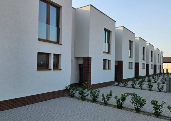 *SKOLAUDOVANÉ* 4 IZB. NOVOSTAVBA  RODINNÝ DOM, NOVÁ DEDINKA