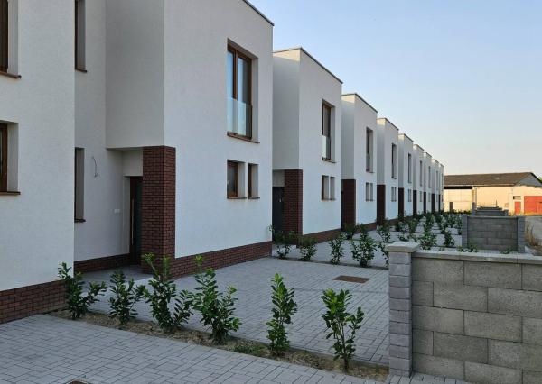 *SKOLAUDOVANÉ* 4 IZB. NOVOSTAVBA  RODINNÝ DOM, NOVÁ DEDINKA