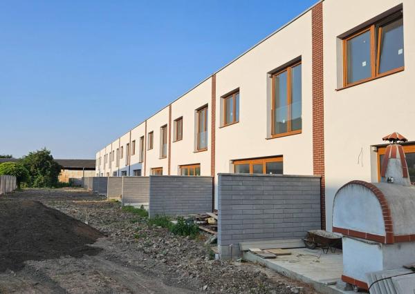 *SKOLAUDOVANÉ* 4 IZB. NOVOSTAVBA  RODINNÝ DOM, NOVÁ DEDINKA