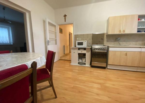 Rodinný dom v Nemšovej, pozemok 1000 m2