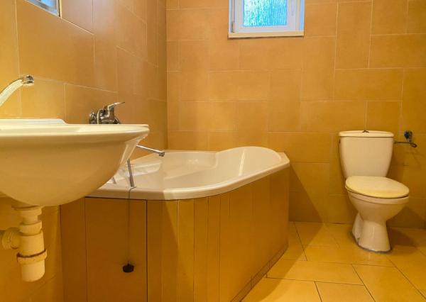 Rodinný dom v Nemšovej, pozemok 1000 m2