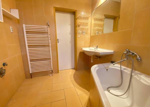 Rodinný dom v Nemšovej, pozemok 1000 m2