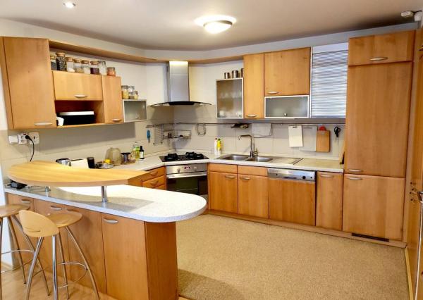 Priestranný rodinný dom so saunou, bazénom, fitness - Krakovany