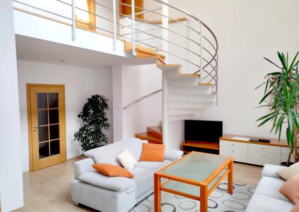 Priestranný rodinný dom so saunou, bazénom, fitness - Krakovany