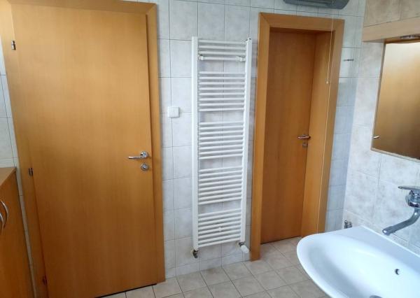 Priestranný rodinný dom so saunou, bazénom, fitness - Krakovany