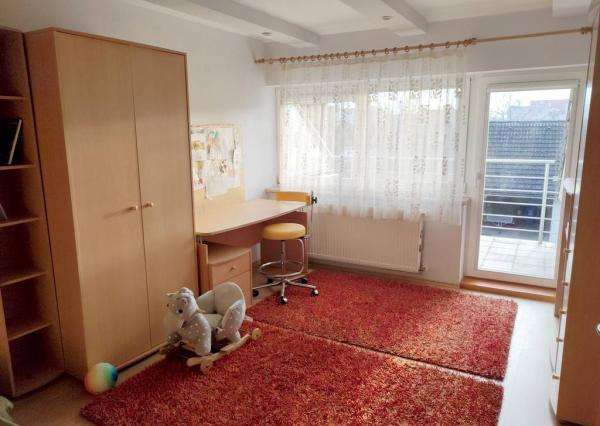 Priestranný rodinný dom so saunou, bazénom, fitness - Krakovany