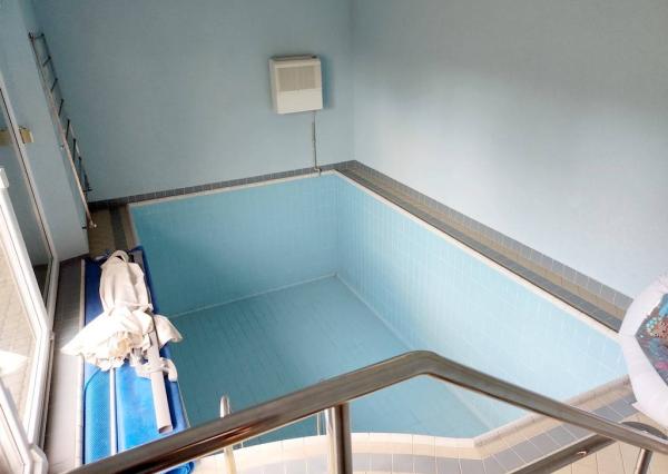 Priestranný rodinný dom so saunou, bazénom, fitness - Krakovany