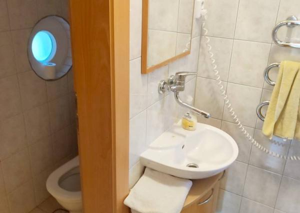 Priestranný rodinný dom so saunou, bazénom, fitness - Krakovany