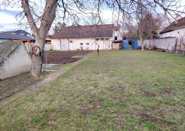 Priestranný rodinný dom so saunou, bazénom, fitness - Krakovany