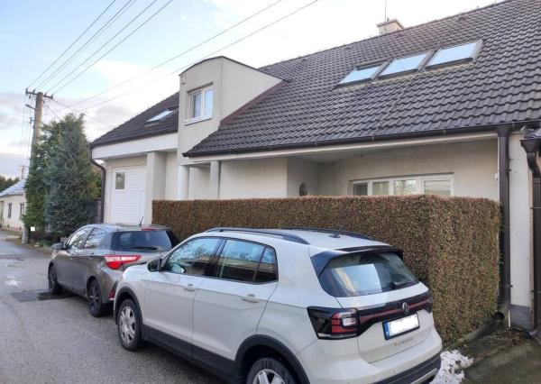 Priestranný rodinný dom so saunou, bazénom, fitness - Krakovany