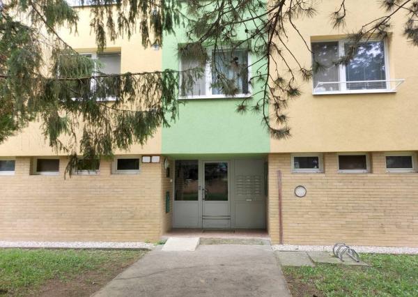 Prenájom 3-izbového bytu, Javorová Piešťany