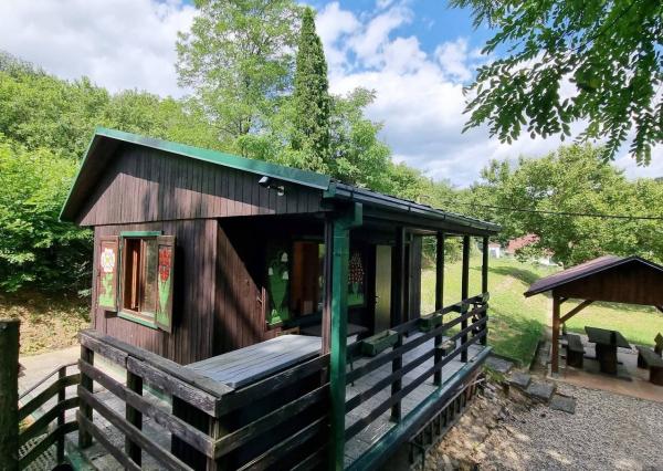 *VIDEO* Romantická chatka s čarovnou záhradou, Ratnovce pri Piešťanoch