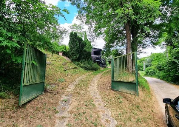 *VIDEO* Romantická chatka s čarovnou záhradou, Ratnovce pri Piešťanoch