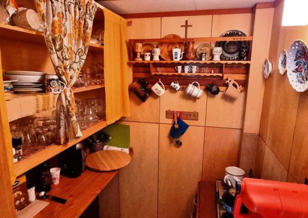 *VIDEO* Romantická chatka s čarovnou záhradou, Ratnovce pri Piešťanoch