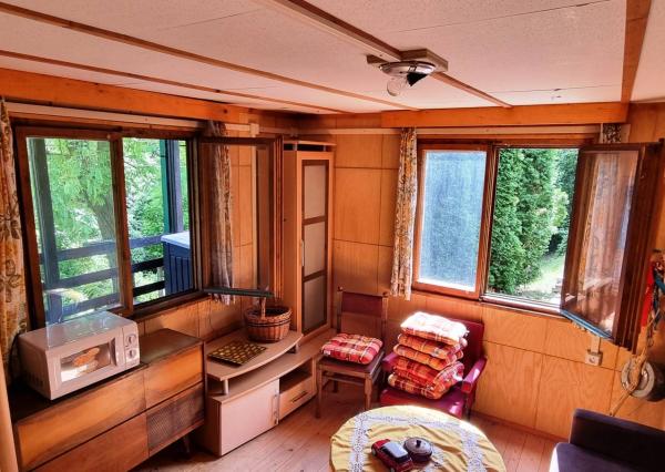 *VIDEO* Romantická chatka s čarovnou záhradou, Ratnovce pri Piešťanoch