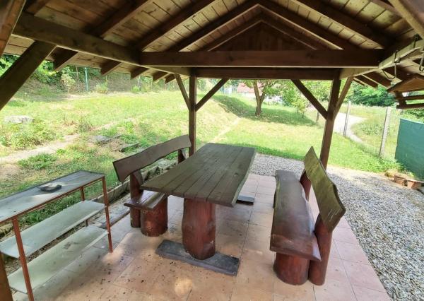 *VIDEO* Romantická chatka s čarovnou záhradou, Ratnovce pri Piešťanoch