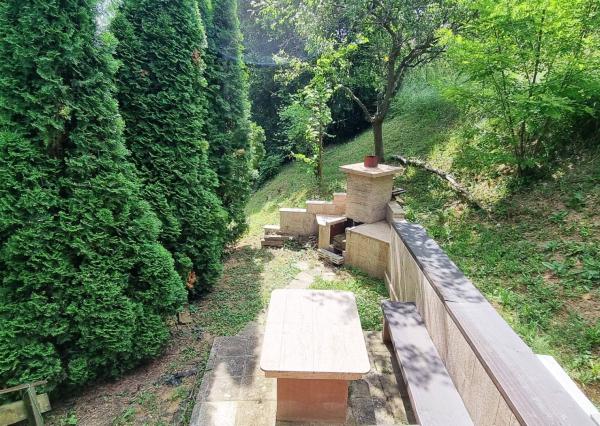 *VIDEO* Romantická chatka s čarovnou záhradou, Ratnovce pri Piešťanoch