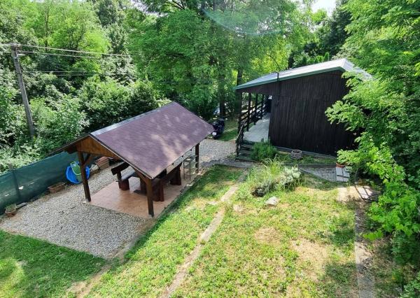 *VIDEO* Romantická chatka s čarovnou záhradou, Ratnovce pri Piešťanoch